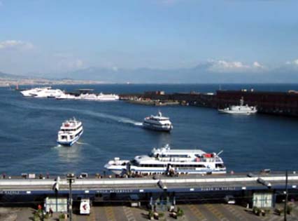 Estate 2010 – Partenze al Molo Beverello di Napoli